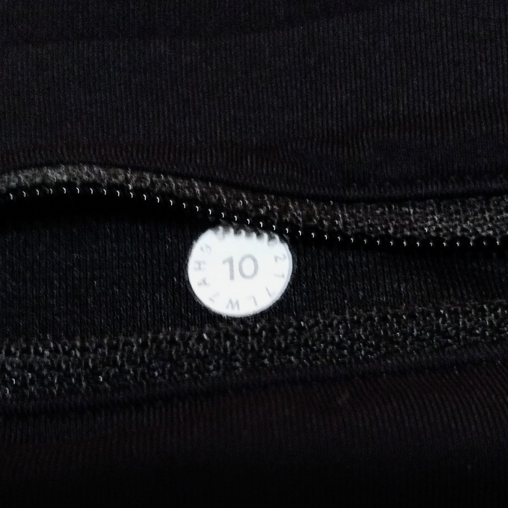 NWOTS **Lululemon** Pace Perfect Shorts. Size 10. Black And White - Picture 4 of 12